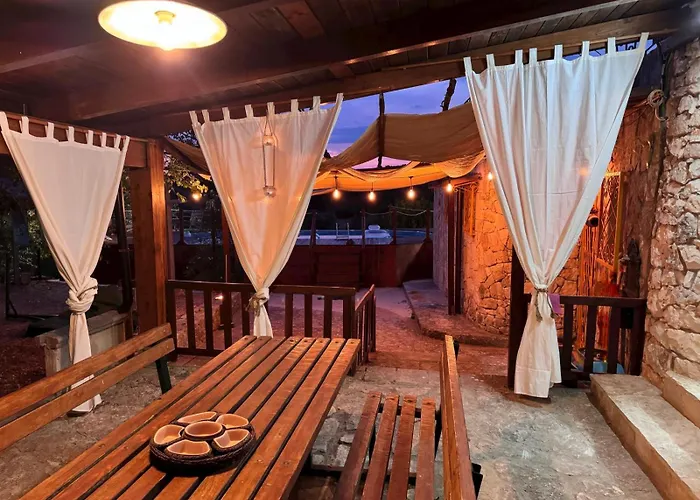 度假居 Trulli Camaris 切列梅萨皮卡